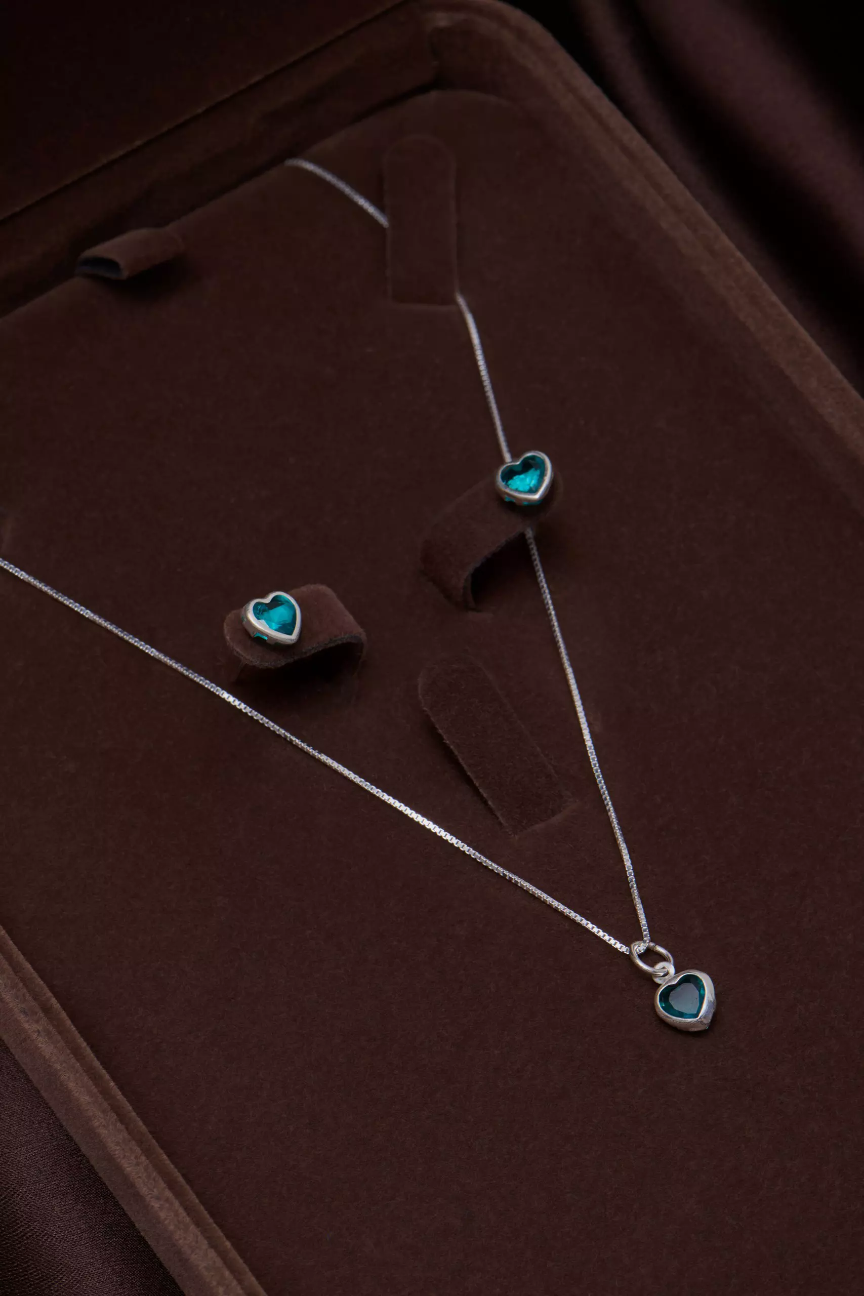 CONJUNTO CORAÇÃO EMBUTIDO 6MM TURMALINA